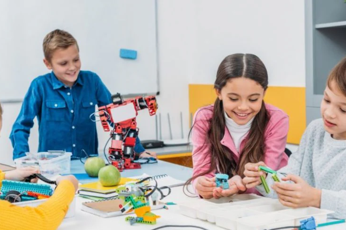 khoa-hoc-robotics-va-lap-trinh-cho-tre-1