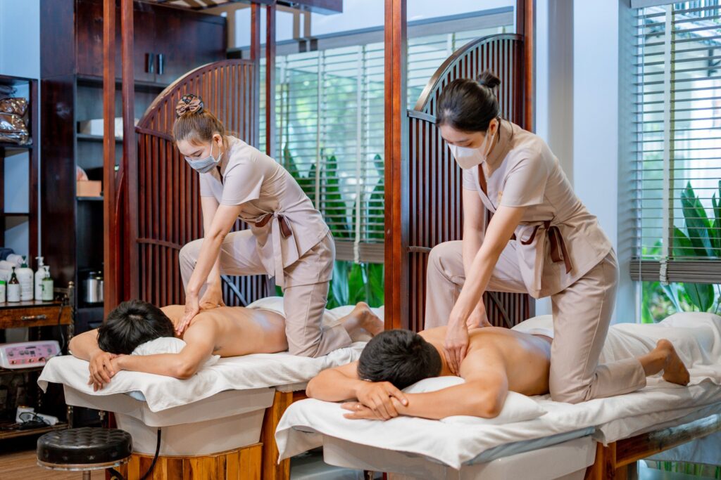 Vì sao dân văn phòng nên massage thường xuyên 2025?